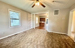 709 W North Ave, Flora, IL 62839