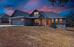 301 Eagle Crest, Poteau, OK 74953