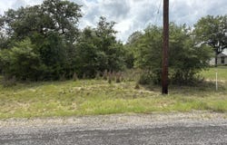 69 Powder Ridge, Luling, TX 78648