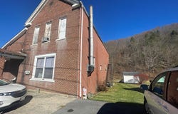 201 Old Kentucky Tpke, Cedar Bluff, VA 24609