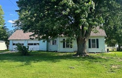 647 E MONROE Street, Cuba, IL 61427