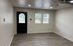 212 E Delta Street, Aurora, MO 65605