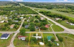 712 N Allyn Avenue E, Mount Calm, TX 76673