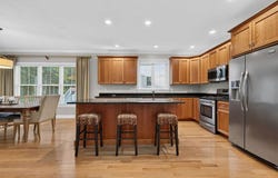 41 Rockwood Ln, Upton, MA 01568