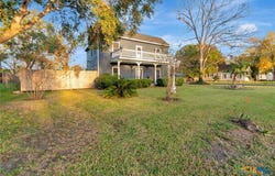 114 S WASHINGTON, El Campo, TX 77437