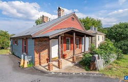 401 BOWLING ST, STAUNTON, VA 24401
