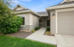 6237 E Canyon Crossing Dr, Nampa, ID 83687