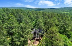 422 EAGLE MOUNTAIN Trail, Broken Bow, OK 74728