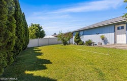 1005 Merlot St, Granger, WA 98932