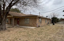 211 E Alamo, Carrizo Springs, TX 78834