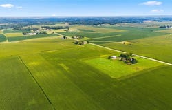 2938 Quaker Ln, Springville, IA 52336