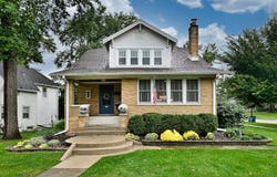 426 S Hill Avenue, Elmhurst, IL 60126