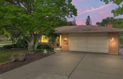 3310 Plum Grove Drive, Rolling Meadows, IL 60008