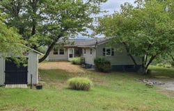 98 CLAYTOR Ln, Glasgow, VA 24555