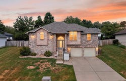 5761 S Fairview Avenue, Springfield, MO 65810