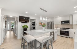 34 Bayberry Ct, Hillsborough Twp., NJ 08844-1402