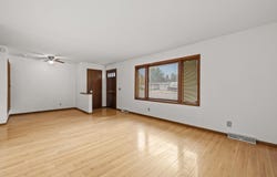816 16th Ave, Minot, ND 58701