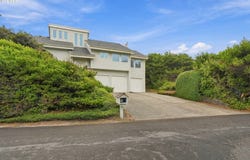 88692 Shoreline Dr, Florence, OR 97439
