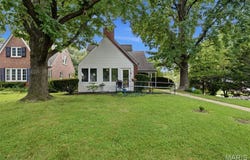 7816 Blackberry Avenue, St Louis, MO 63130