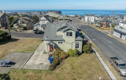 589 W OLIVE St, Newport, OR 97365