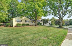 5 ROYAL OAK Road, LAWRENCE TOWNSHIP, NJ 08648