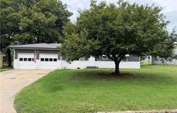 237 Kaw Avenue, Garnett, KS 66032