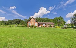 826 Yates Crossing, Milton, WV 25541