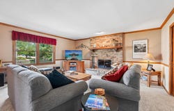 306 W Juniper Dr, Grafton, WI 53024