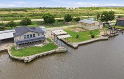 6743 Rainbow Ln, Port Arthur, TX 77642