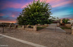 171 HOLGUIN Avenue, Vinton, TX 79821