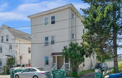 9 S Elm St, Lynn, MA 01905