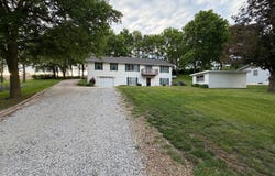 406 Cove Rd, Golden Eagle, IL 62036