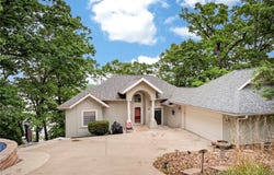 446 Crown Point Drive, Lake Ozark, MO 65049