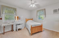 36 Leno Rd, Holland, MA 01521
