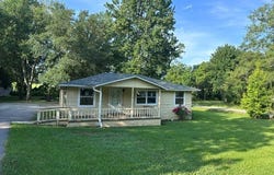 717 W Main ST, SANDERSVILLE, MS 39439