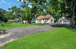 33 Laurel Drive, Smithtown, NY 11787