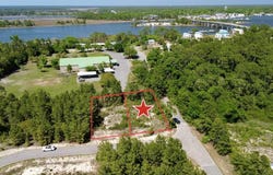 1760 Landing St, Carrabelle, FL 32322