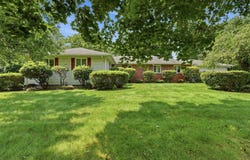 22 Williston Dr, Longmeadow, MA 01106