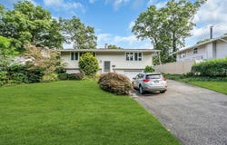 23 Redleaf Lane, Commack, NY 11725