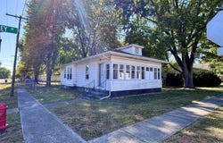 200 W KENNEY Street, Divernon, IL 62530