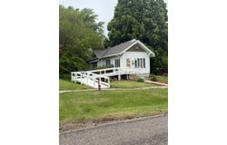 105 N Pierce, Mount Ayr, IA 50854