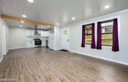 605 E Oak Street, Ozark, MO 65721