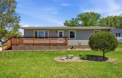 435 S 4TH STREET, Winthrop, IA 50682