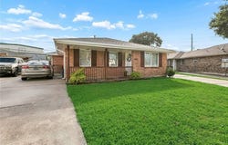 8416-18 VALOR Drive, Chalmette, LA 70043