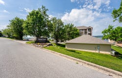 730 Emerald Pointe Drive, Hollister, MO 65672