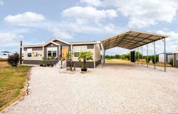 380 Martin Ave, Carrizo Springs, TX 78834