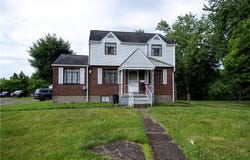 44 Forest Grove Rd, Coraopolis, PA 15108