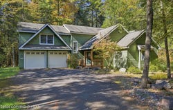 372 Brookside Drive, Pocono Pines, PA 18350