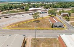 413 W Batte St, Cameron, TX 76520