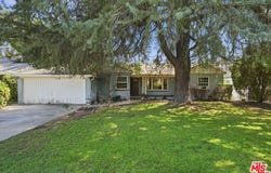 15954 Gault St, Lake Balboa, CA 91406